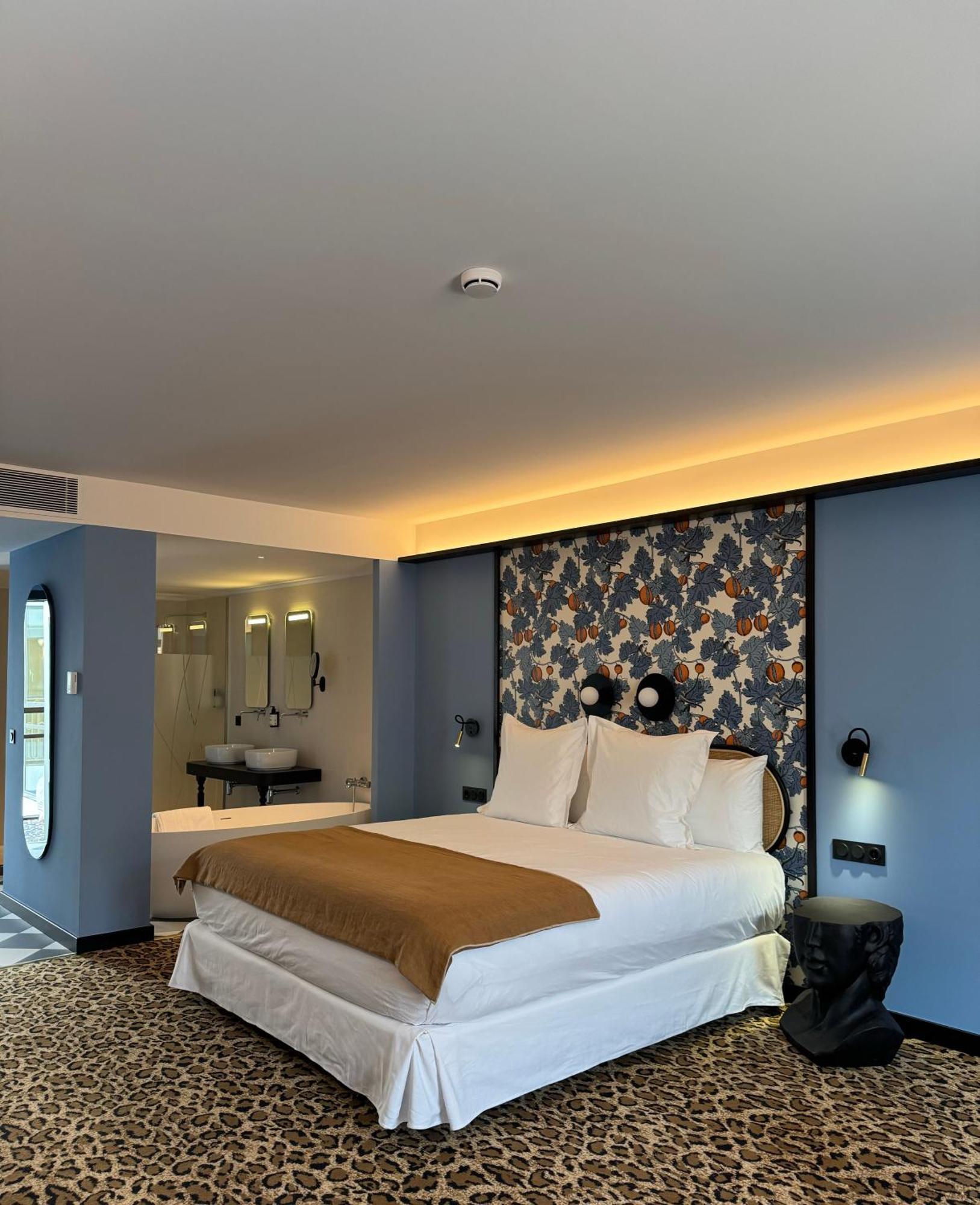 Hotel Divino & Apartments Figueres  Exterior photo