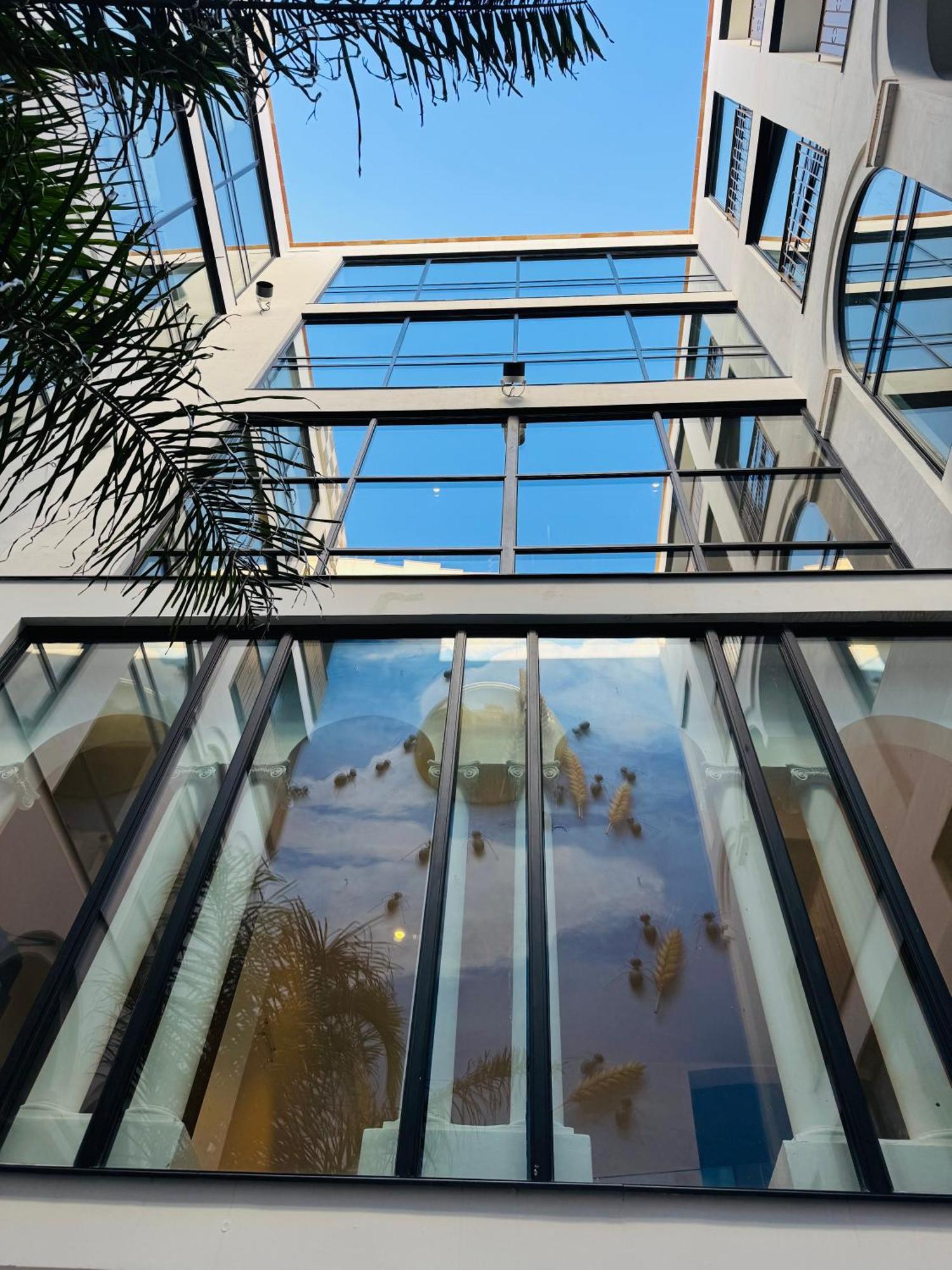 Hotel Divino & Apartments Figueres  Exterior photo