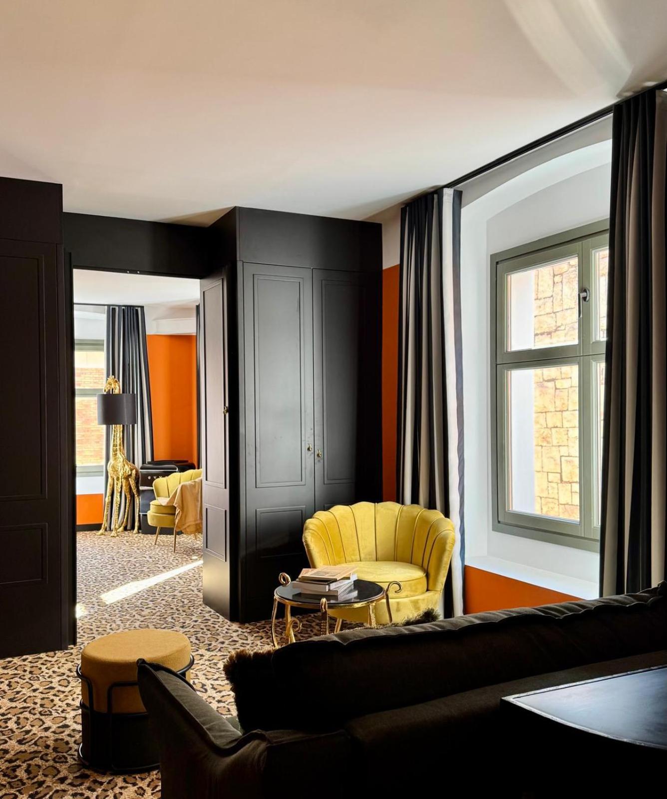 Hotel Divino & Apartments Figueres  Exterior photo