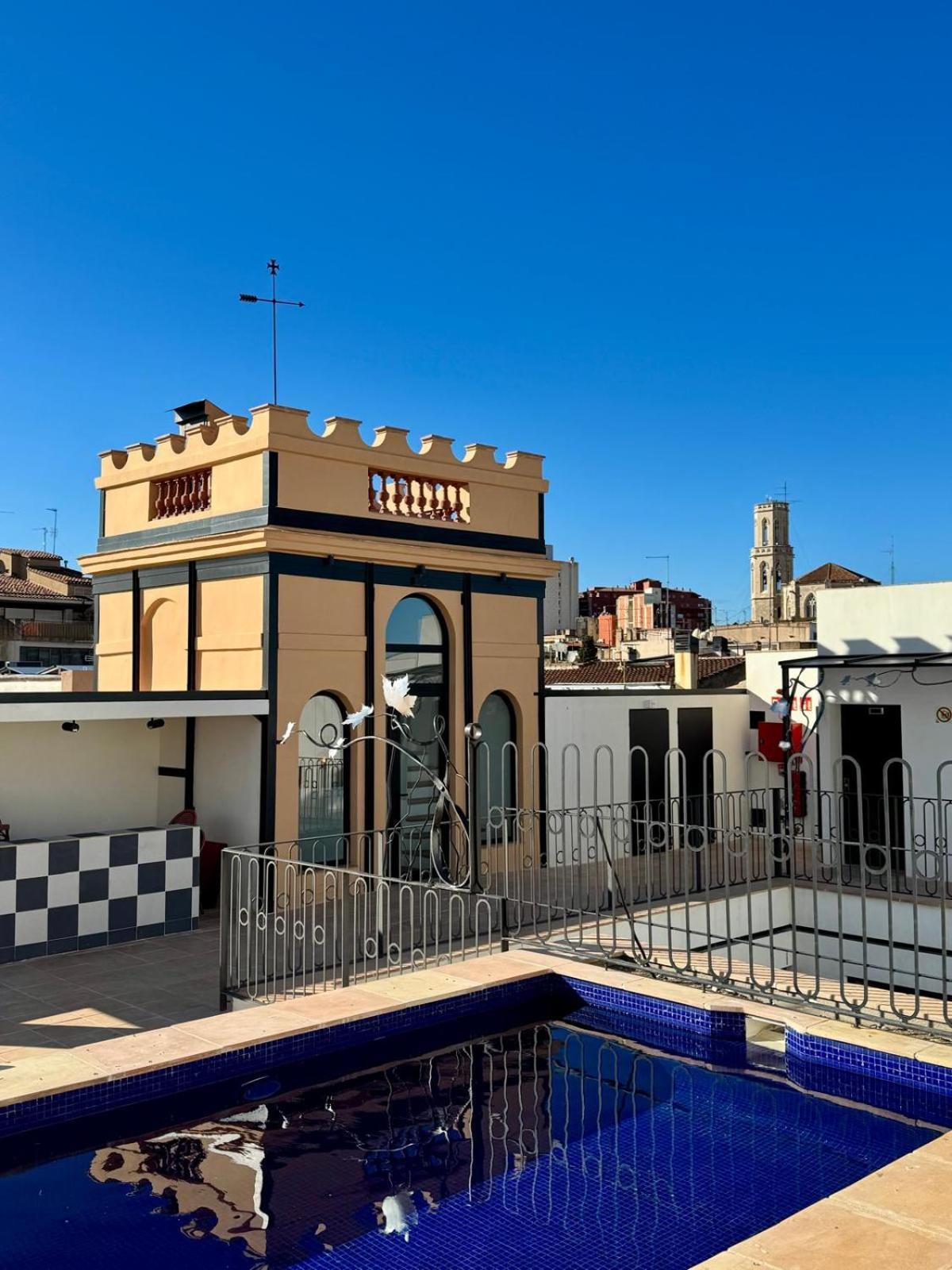 Hotel Divino & Apartments Figueres  Exterior photo