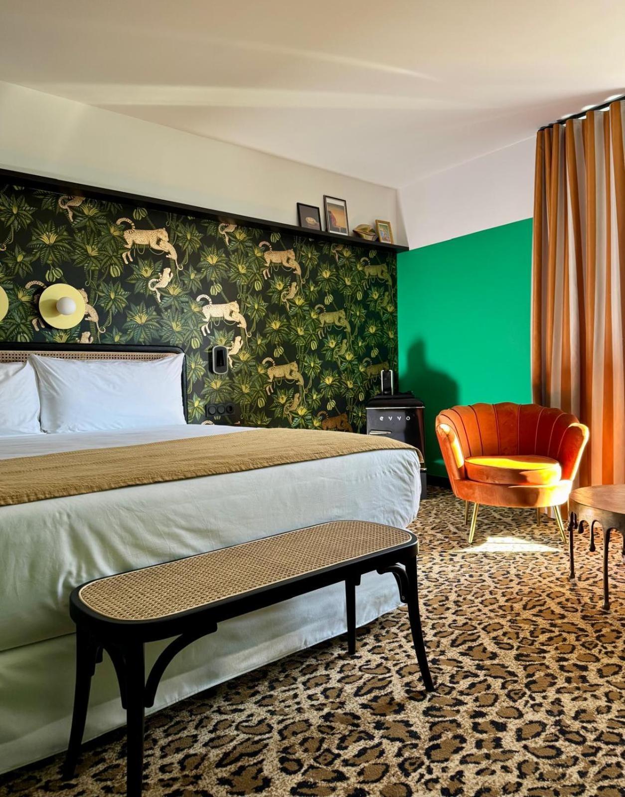 Hotel Divino & Apartments Figueres  Exterior photo