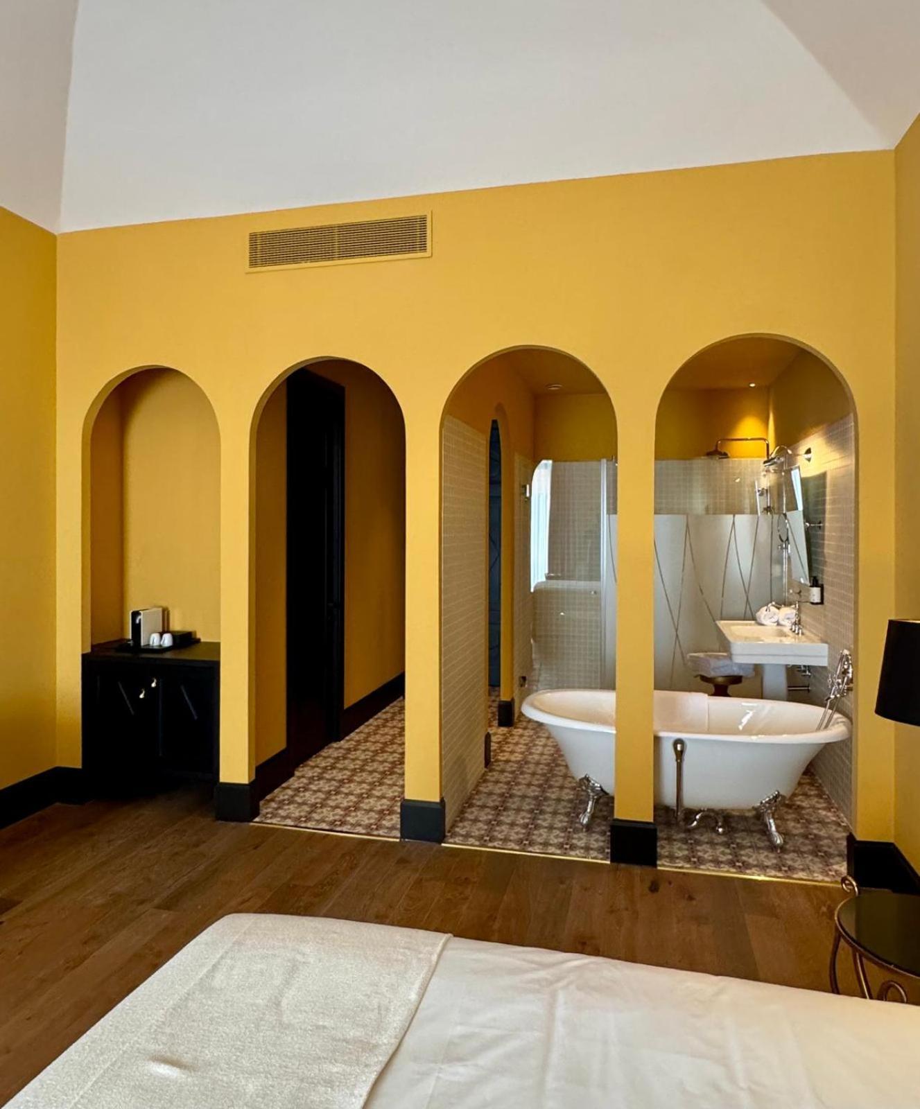 Hotel Divino & Apartments Figueres  Exterior photo