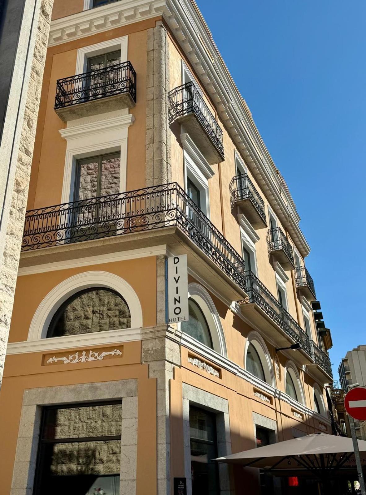 Hotel Divino & Apartments Figueres  Exterior photo