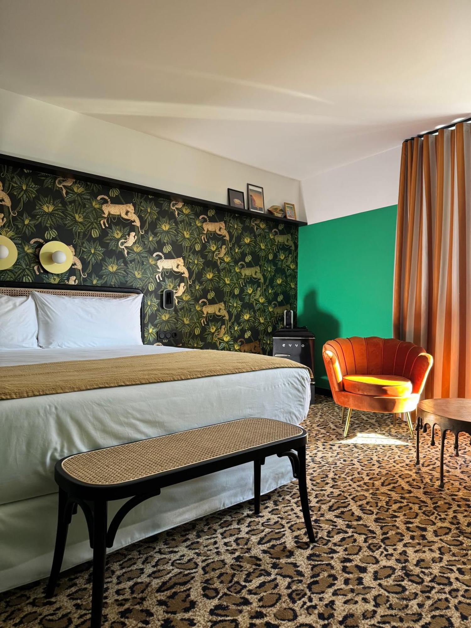 Hotel Divino & Apartments Figueres  Exterior photo