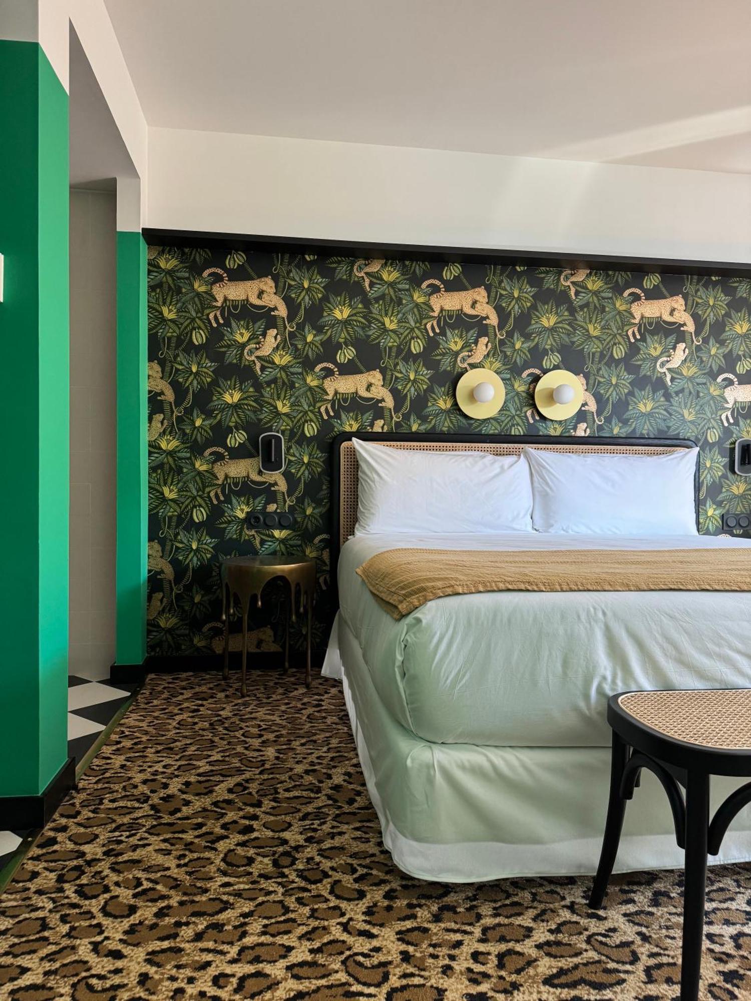 Hotel Divino & Apartments Figueres  Exterior photo